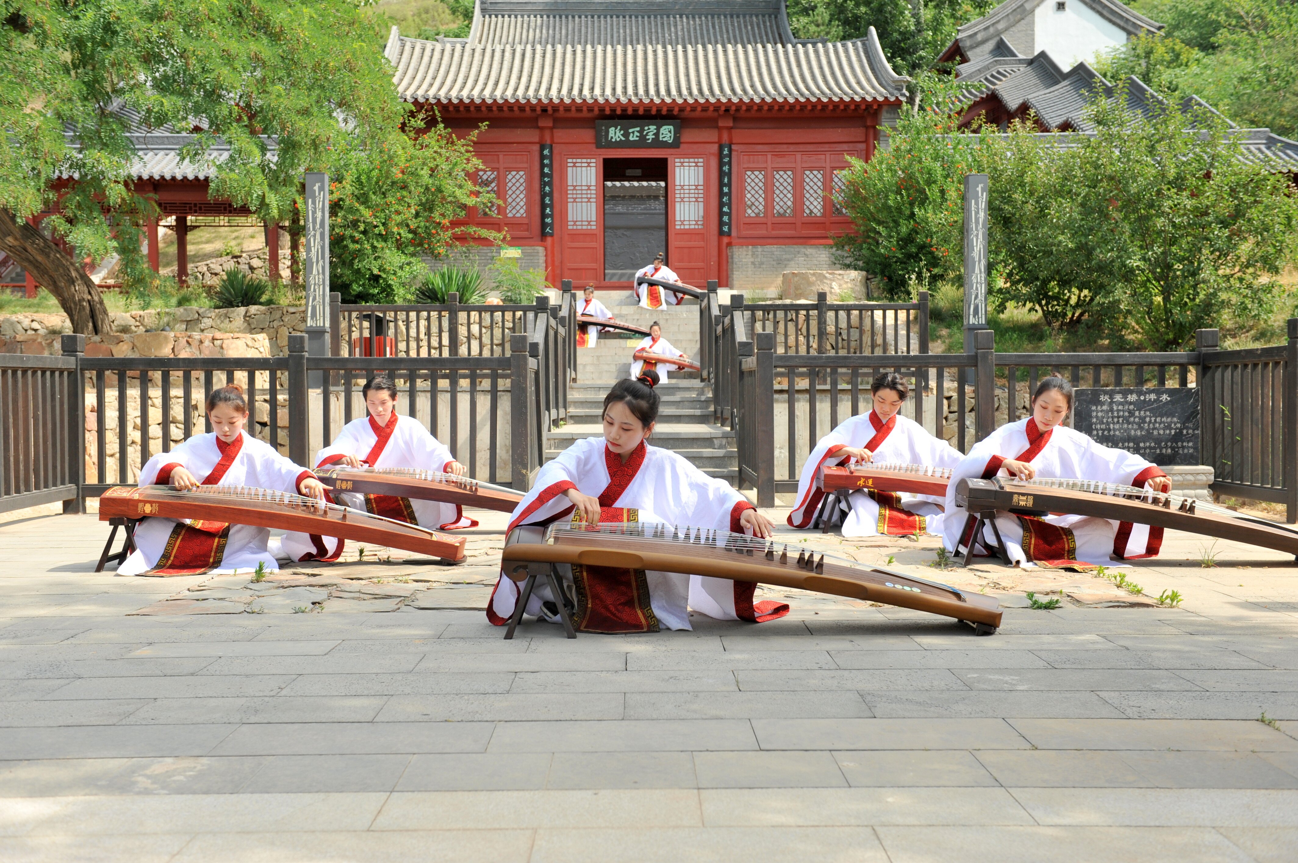 （原创）迎端午佳节 传中华文化 河北外国语学院师生在封龙书院上演文化大戏_fororder_5