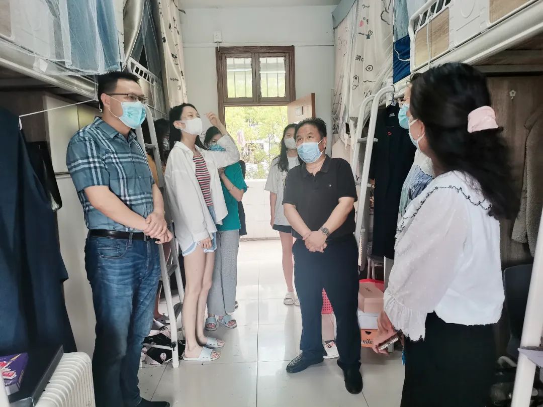 “一下三民”在行动｜暖心！校领导到学生宿舍走访慰问