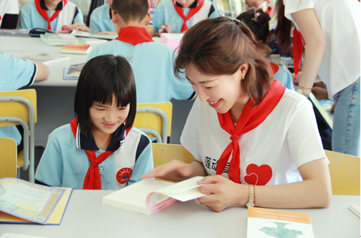 播种希望 筑梦未来 碧莲盛开展六一爱心助学公益行