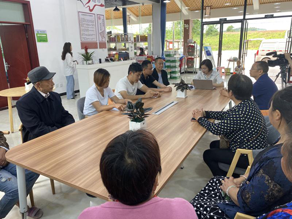 “一村一法律顾问” 简阳291个村社法律顾问全覆盖_fororder_法律顾问在村（社区）开展法治讲座