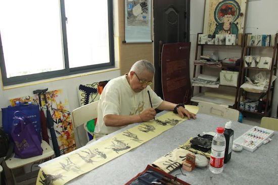 湖北省书画名家“喜迎二十大”书画艺术展示走进武汉光谷九小