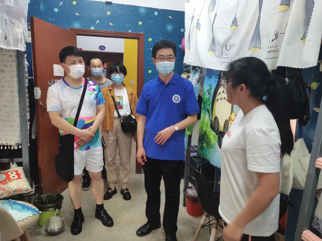 “一下三民”在行动｜暖心！校领导到学生宿舍走访慰问