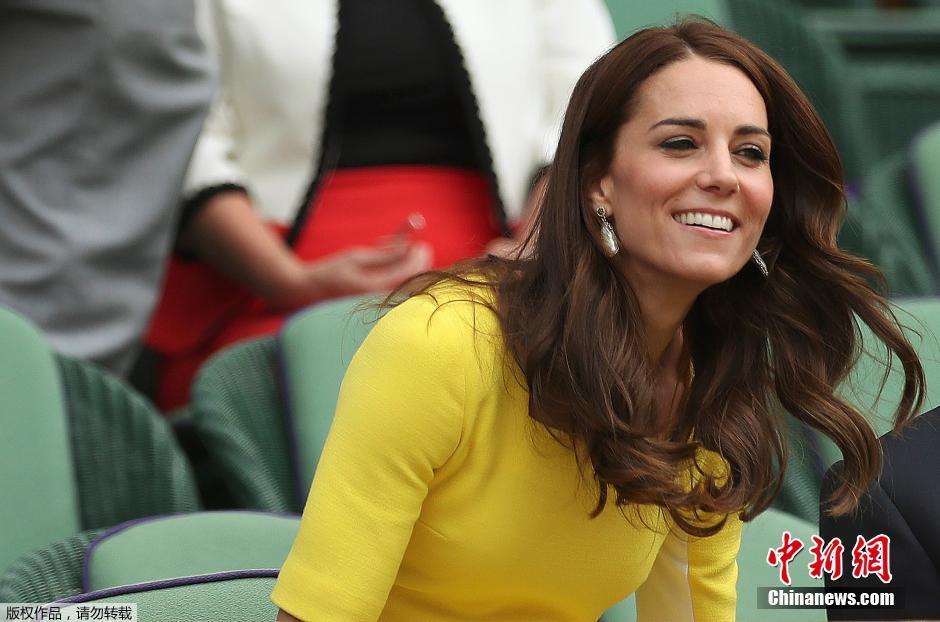 凯特王妃现场观战温网球 全情投入表情多样