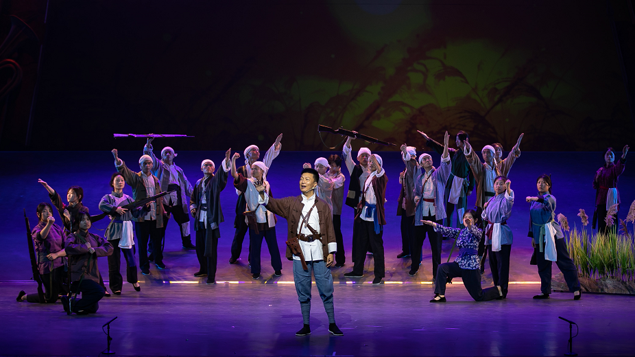 大型歌舞诗剧《颂军魂》在筑精彩上演