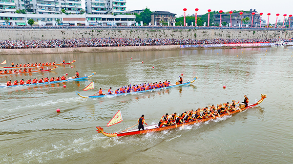 端午节文旅活动丰富多彩 自贡市17个A级景区共接待游客26.91万人次_fororder_3赛龙舟比赛现场（摄影-廖志全）