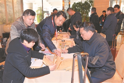 （头条下文字）江苏省政协十二届一次会议开幕