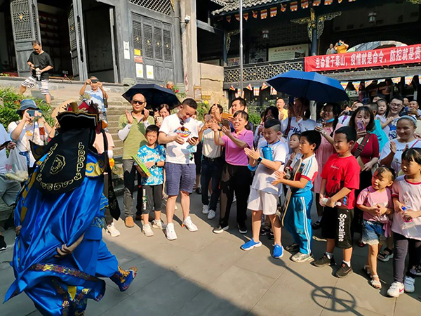 自贡沿滩：仙市慢餐特色小镇 产城人文景深度融合_fororder_古镇表演