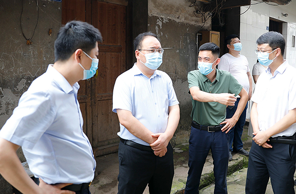 自贡市大安区委书记彭长林调研督导安全生产和疫情防控工作