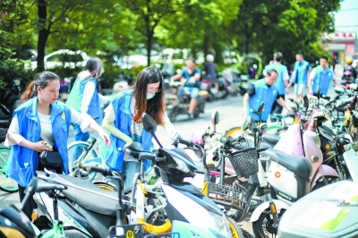 志愿服务 随扶随捡