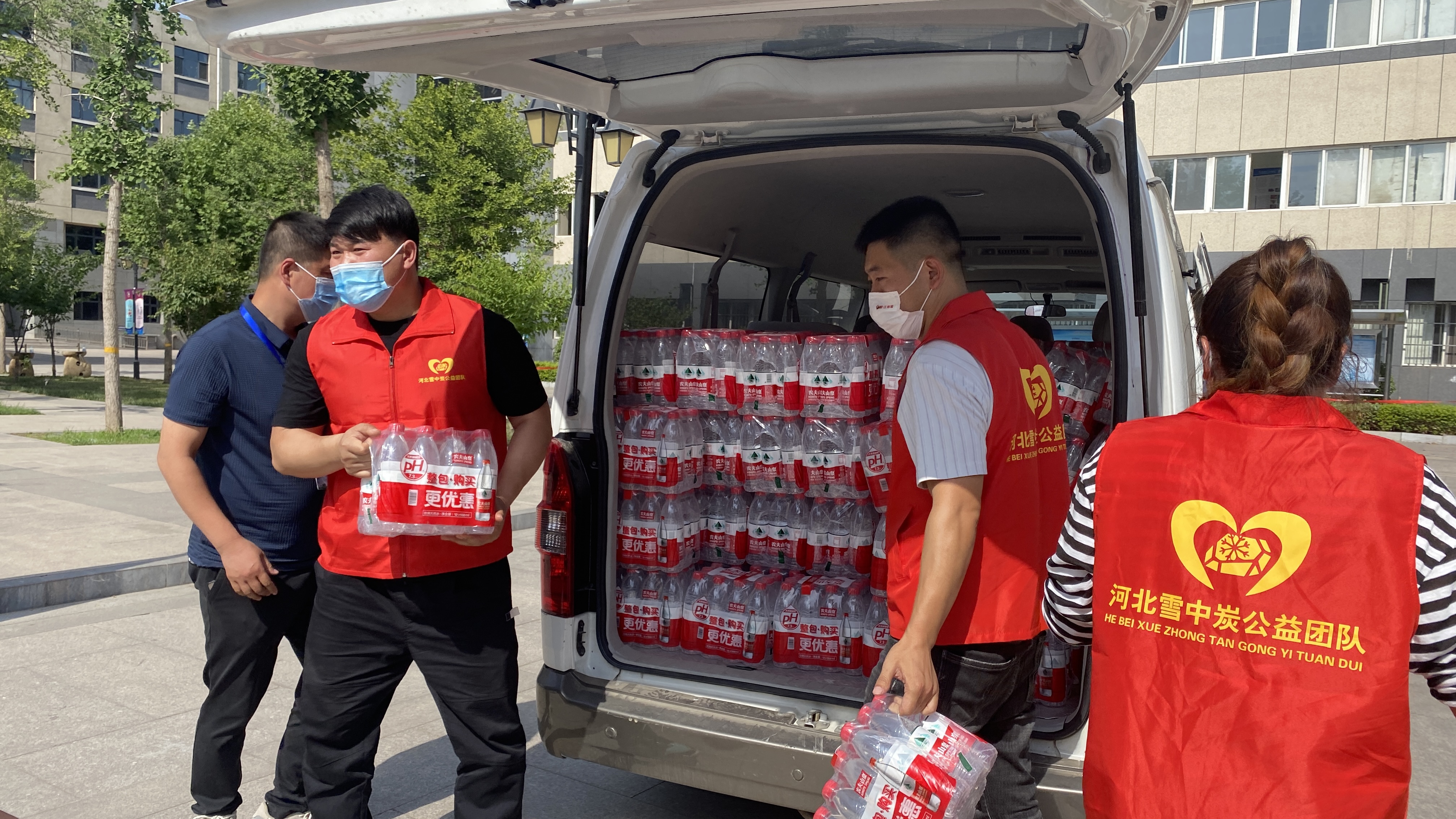 （原創）石家莊市新華區：愛心送水助力高考 莘莘學子“水到渠成”_fororder_微信圖片_20220608113623