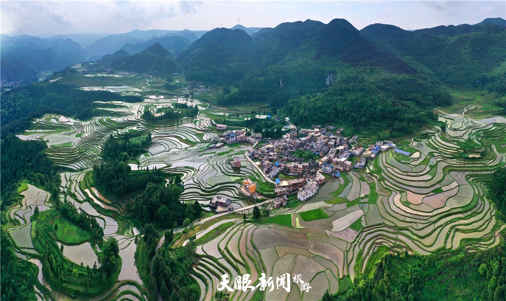黔南贵定腊利梯田：夏日风光如诗如画 秦刚