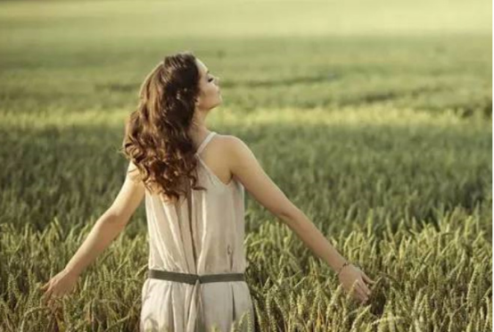女生旅行拍照姿势图片 从佳能微单M100开始