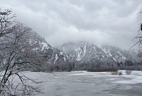 都江堰“大冰雪”：聚力培育新动能 续写千年古堰冰雪奇缘_fororder_都江堰雪山-供图-都江堰市委宣传部