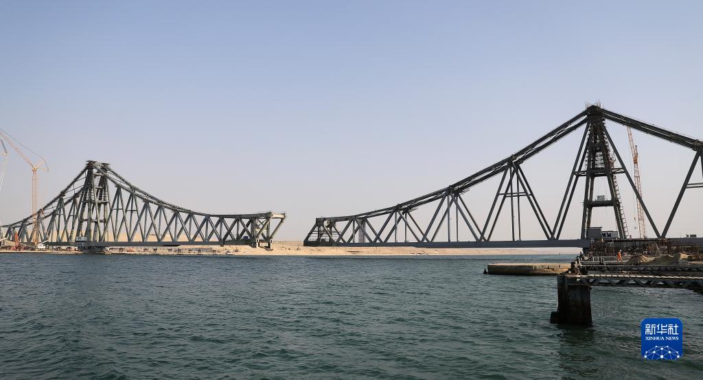 为苏伊士运河走廊建设注入新动力——探访中企承建埃及苏伊士运河铁路桥项目