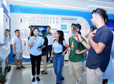 [International Experience Officers' Tour in Yanta] Vloggers from Six Countries Encounter Yanta District of Xi'an and Witness Sci-Tech Strength in the Future Industry City_fororder_微信圖片_20220628170422