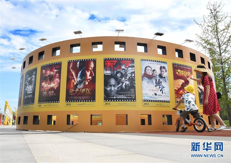 青島舉行國産優秀電影海報展
