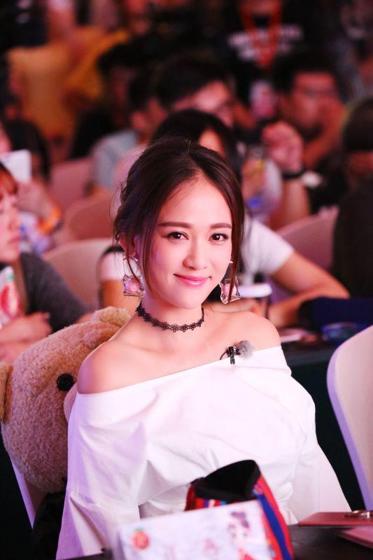 《我们来了》刘嘉玲变霸道总裁 赵雅芝优雅十足_娱乐_腾讯网