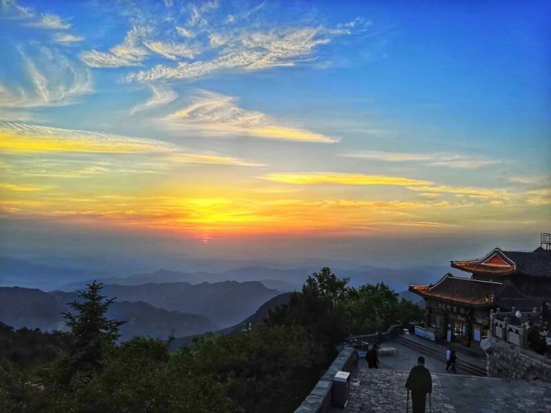 晚霞灿然旖旎 邀您到泰山感受“盛夏晚晴天”