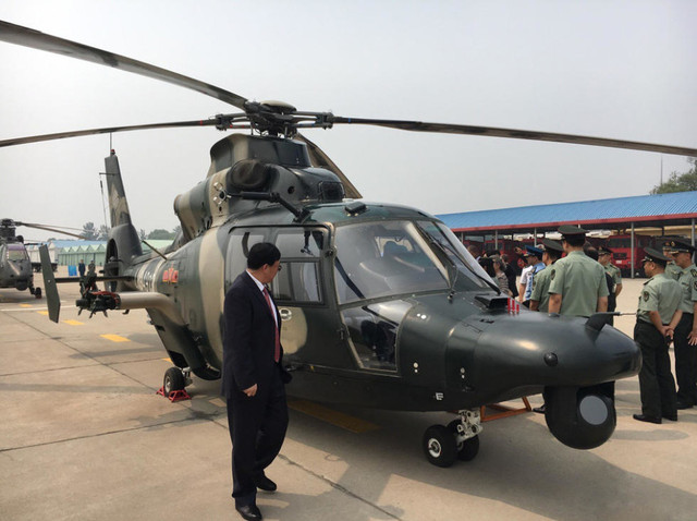 潘基文近距细品直10武装直升机