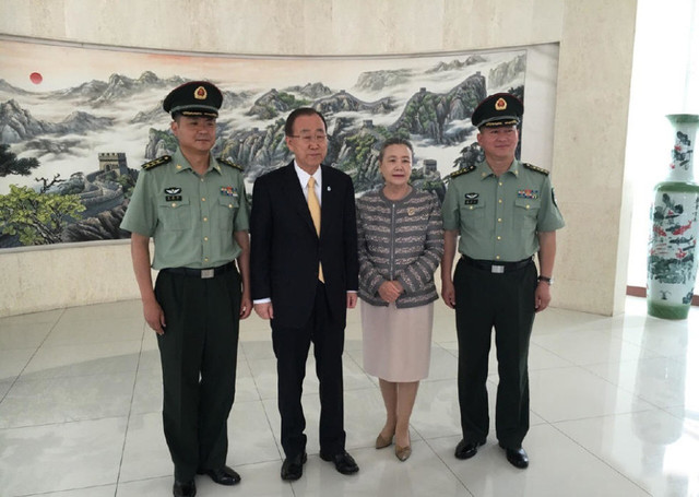 潘基文近距细品直10武装直升机