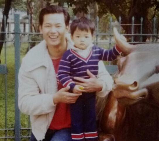 陈建州晒童年照 网友:双胞胎儿子跟你一模一样