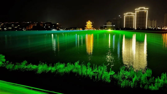 乐山夹江灯光秀美轮美奂 夏夜望峨楼人气爆棚_fororder_未标题-3