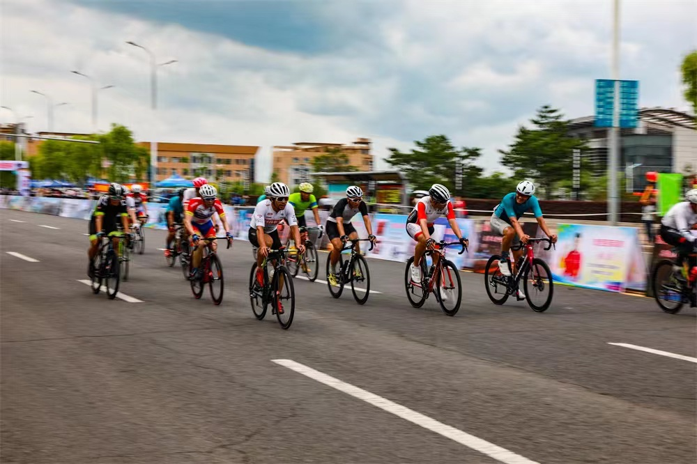 2022年中国鸡西第三届城市公路 自行车绕圈赛开赛_fororder_图片5
