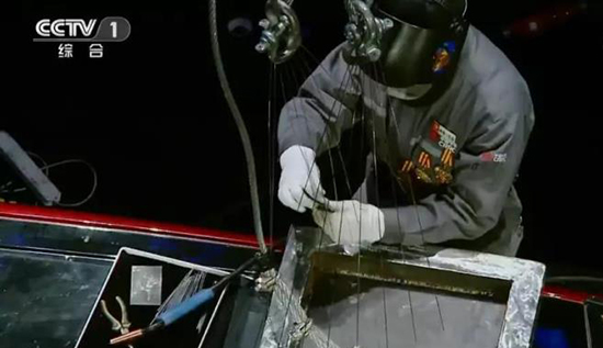 【CRI看吉林(標題+摘要)】【移動版(輪播)】《挑戰不可能》:鋼針吊汽車 “焊”將李萬君 【CRI看吉林(標題+摘要)】【移動版(輪播)】《挑戰不可能》:鋼針吊汽車 “焊”將李萬君