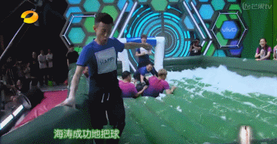 张一山柔韧度惊呆宋茜 我被他捡漏和跪下笑疯了-张一山|宋茜-东北网娱乐