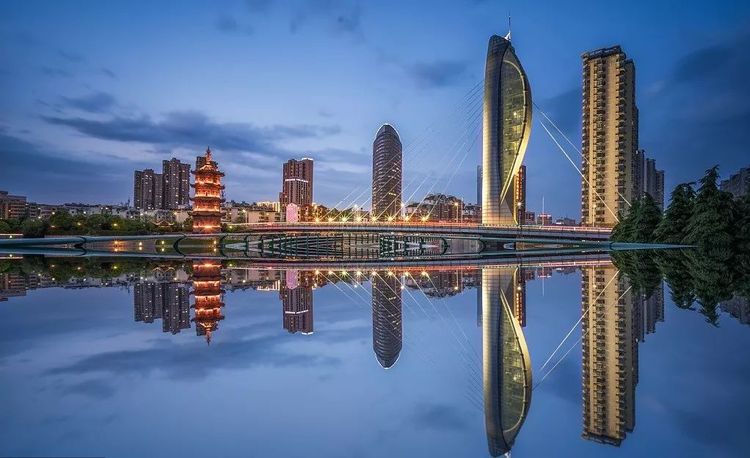 乘风破浪的中国