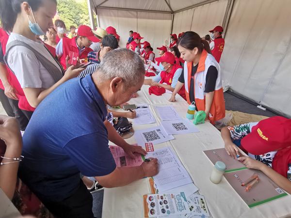 德陽市舉行創建全國文明城市志願服務誓師大會啟動儀式