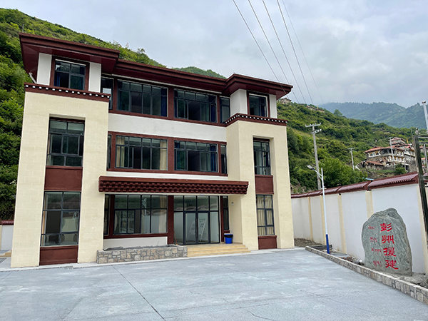 因黑水县突降暴雨,设在该县芦花镇谷汝村的黑水县自来水厂被泥石流