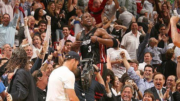 NBA經典慶祝：詹皇霸王步“抄襲” 韋德成絕唱