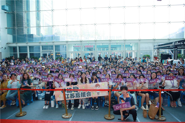 （供稿 文體列表 三吳大地南京 移動版）“90後”作家張皓宸感謝巡簽會在南京舉行