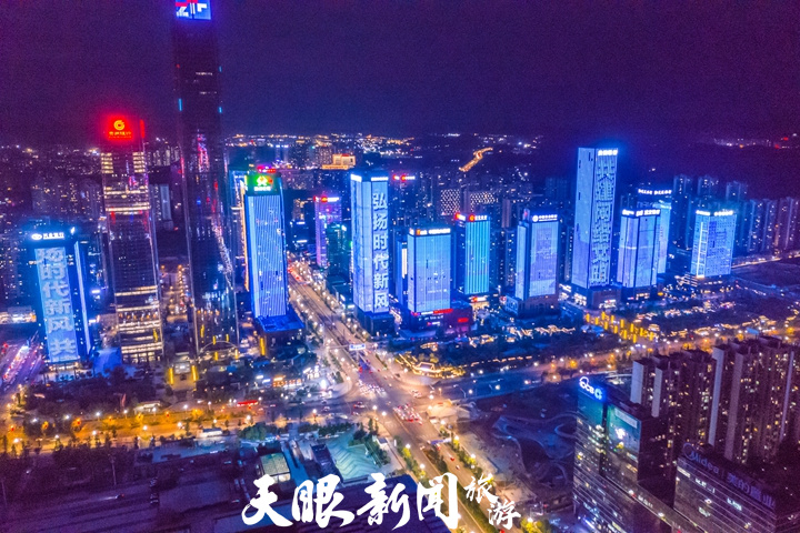 （中首）“网络文明 贵州行动”公益灯光秀在贵阳观山湖开启