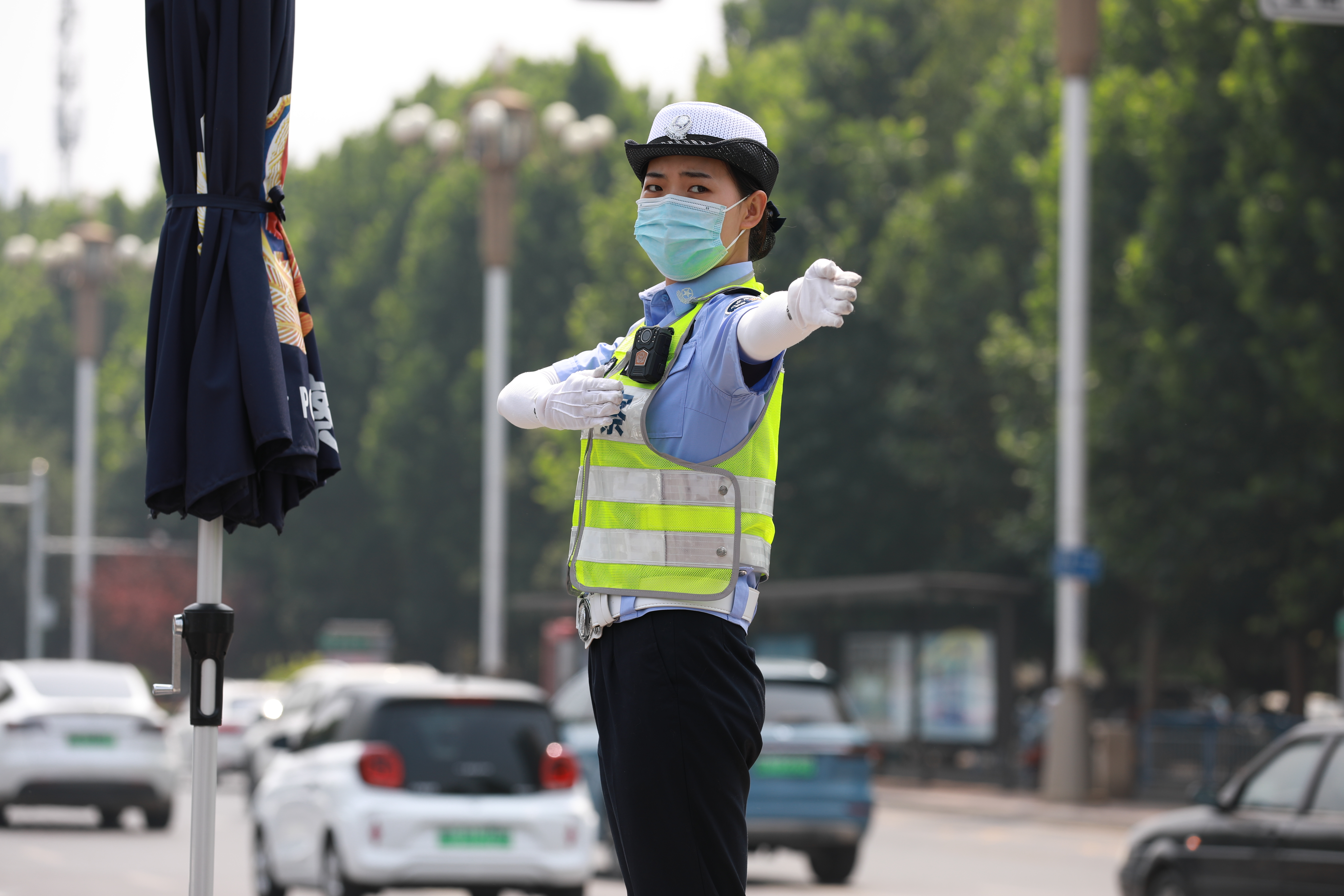 （原創）石家莊交警戰高溫、鬥酷暑為群眾平安出行保駕護航_fororder_2