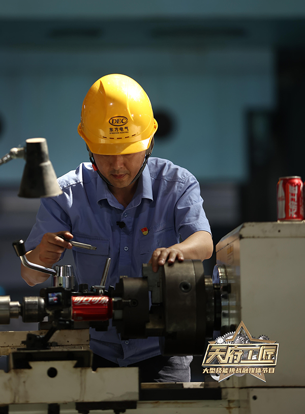 《天府工匠》大型技能挑战融媒体节目走进德阳 四大“神级工匠”展示震撼绝技_fororder_大型技能挑战融媒体节目《天府工匠》录制现场--摄影--骆言-(2)