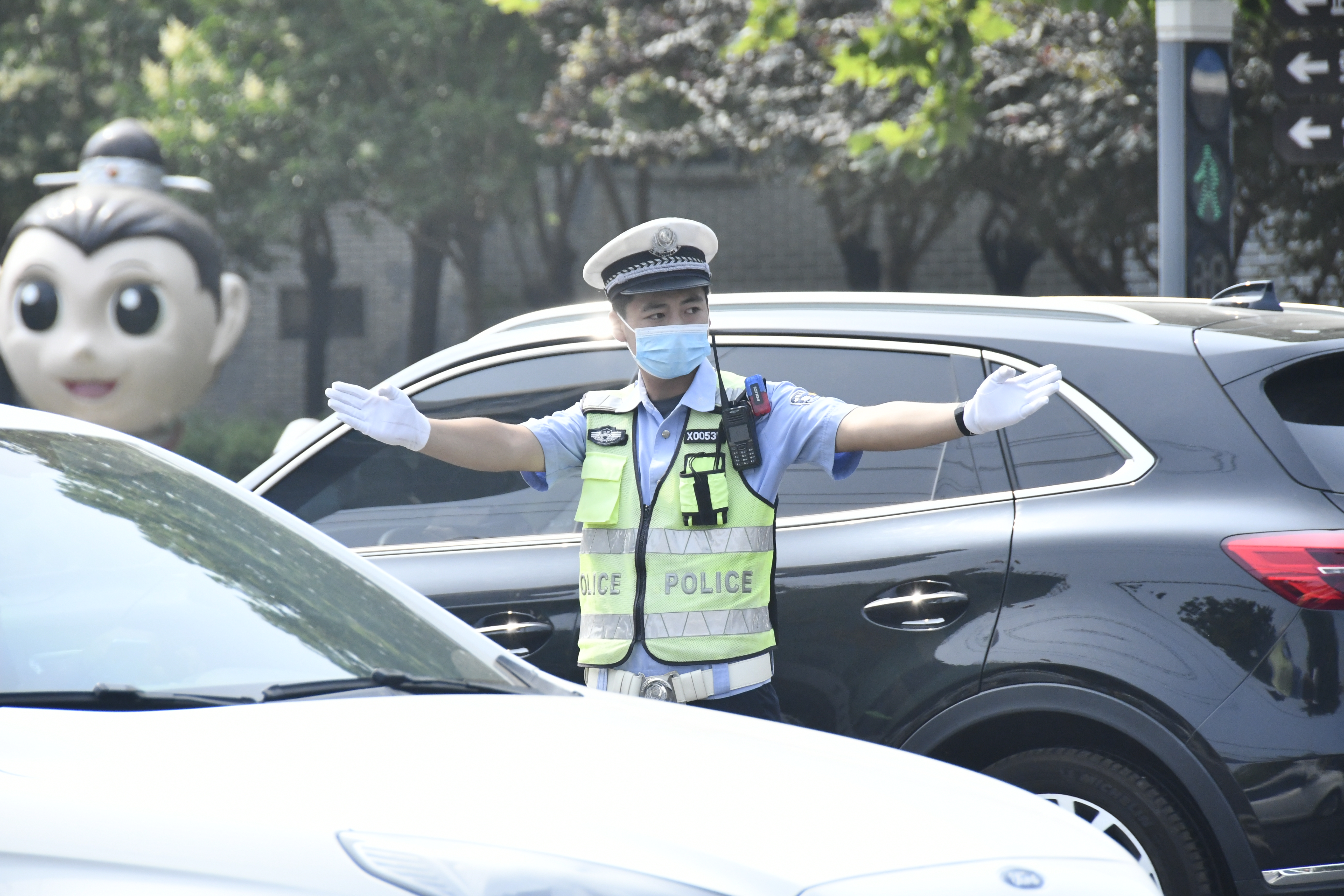 （原創）石家莊交警戰高溫、鬥酷暑為群眾平安出行保駕護航_fororder_3