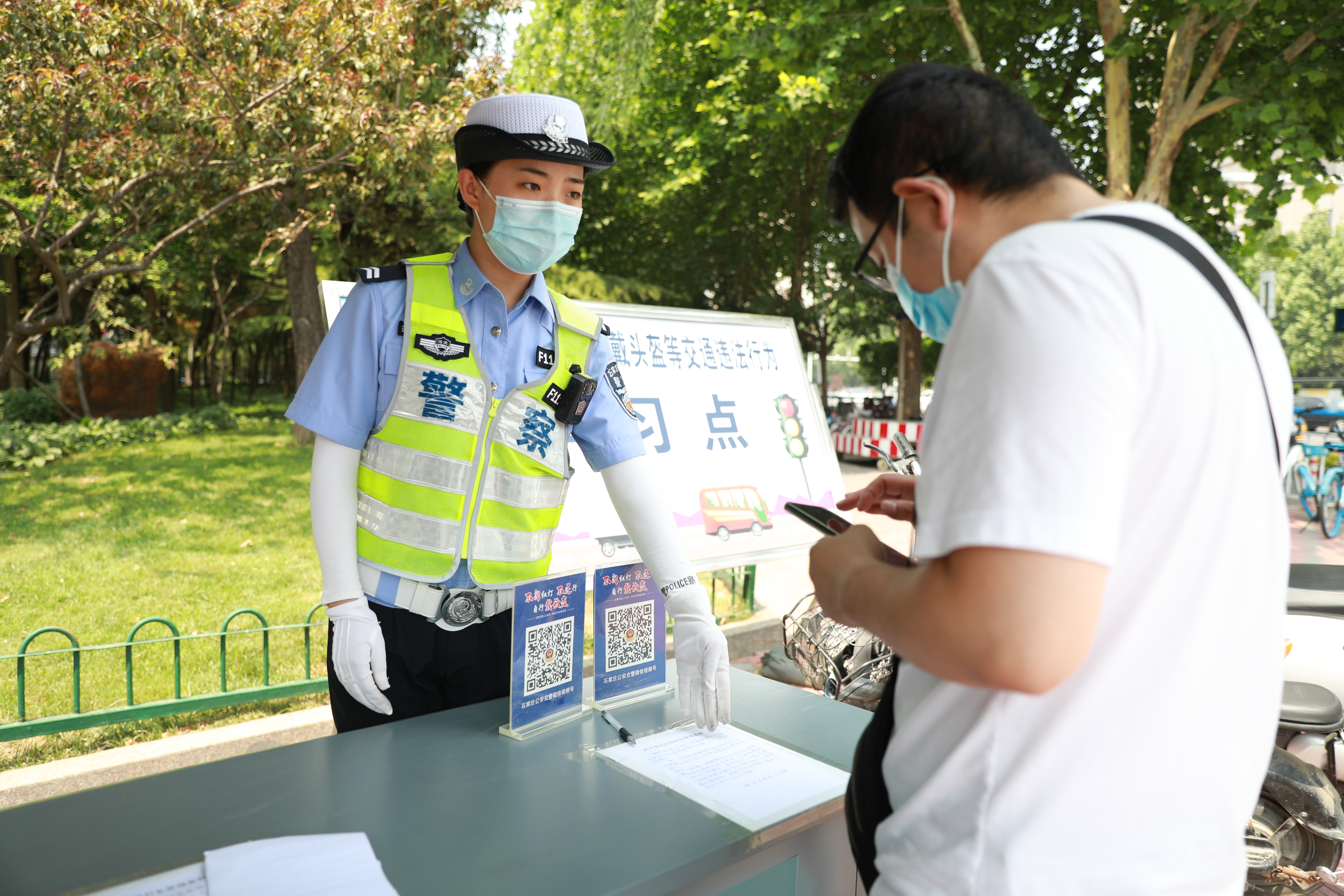 （原创）石家庄交警战高温、斗酷暑 为群众平安出行保驾护航_fororder_8