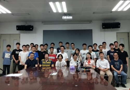 腾讯协办首个“实战化”人工智能本科班 超九成学生未毕业就被“预定”