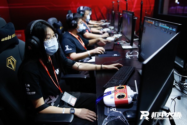 广州城市理工学院机器人野狼队在RoboMaster超级对抗赛和人工智能挑战赛中获优异成绩