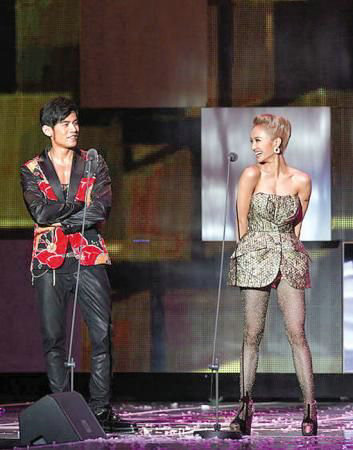 昆凌花7小时为女儿做蛋糕 揭秘周杰伦的情感秘史