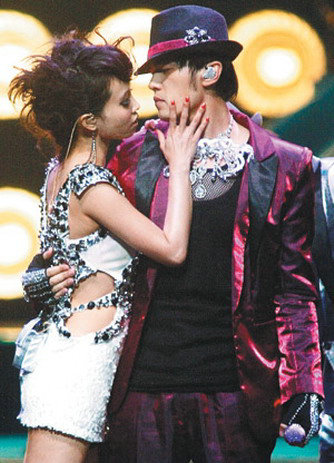 昆凌花7小时为女儿做蛋糕 揭秘周杰伦的情感秘史