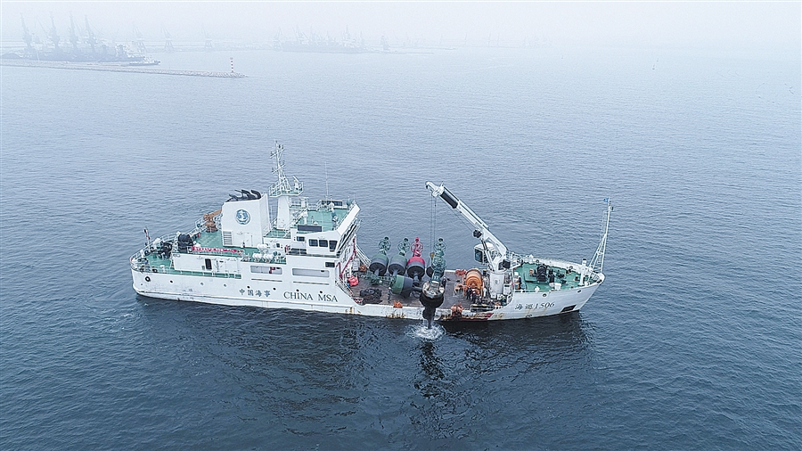 大连周边海域灯浮标完成“轮值”_fororder_res03_attpic_brief