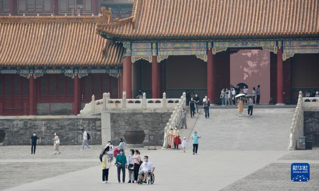北京故宮博物院客流逐日增加