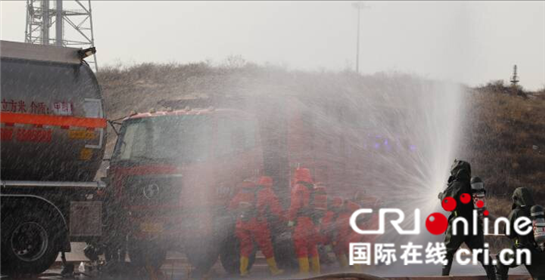 榆林市成功举办危险化学品运输车辆道路 交通事故应急处置演练_fororder_6
