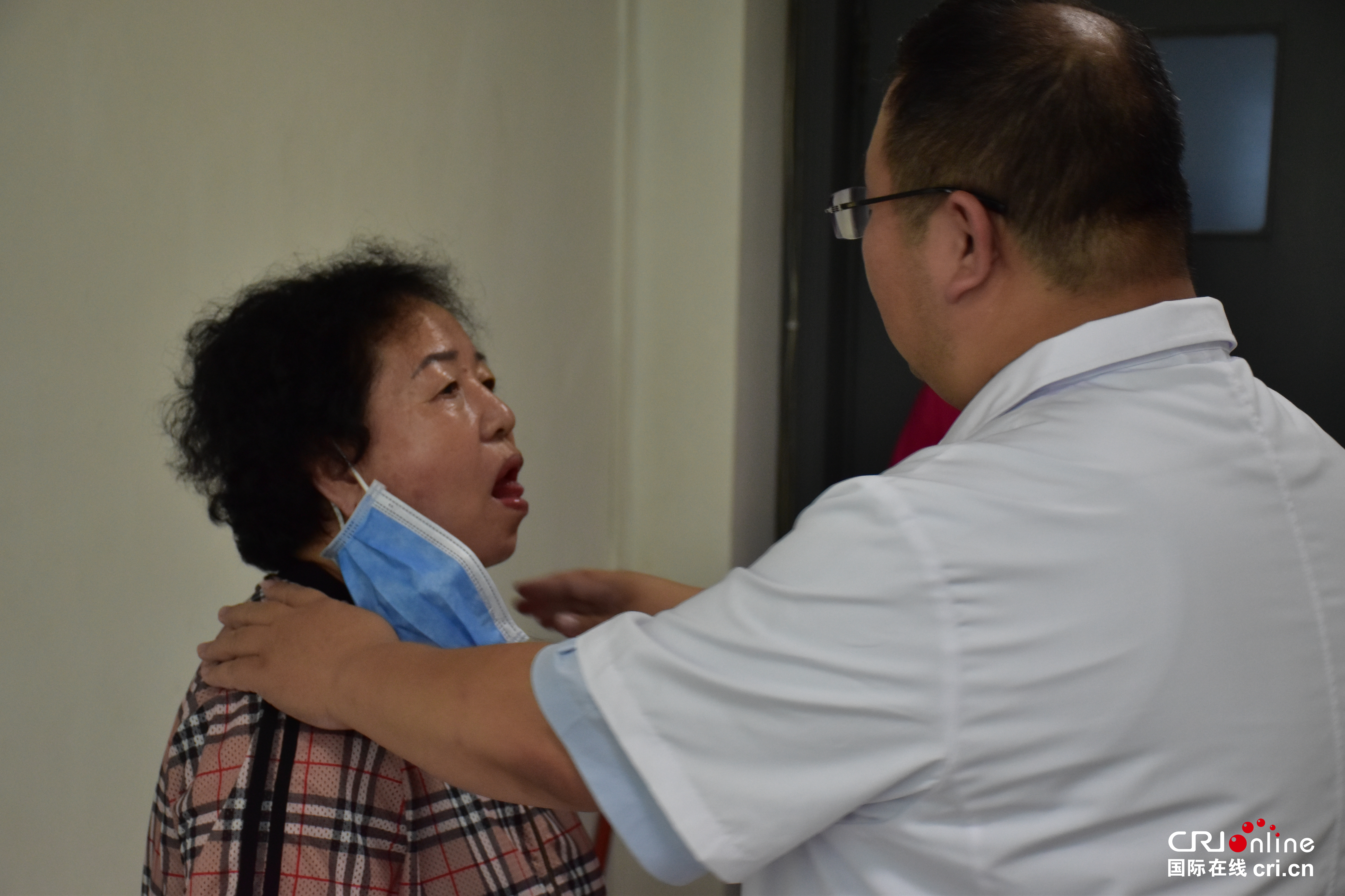 （原创）河北以岭医院开展“科学治疗、用爱解冻”渐冻人关爱主题活动_fororder_44444