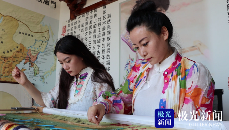 牡丹江：历时五年 母女俩创作出刺绣版《千里江山图》