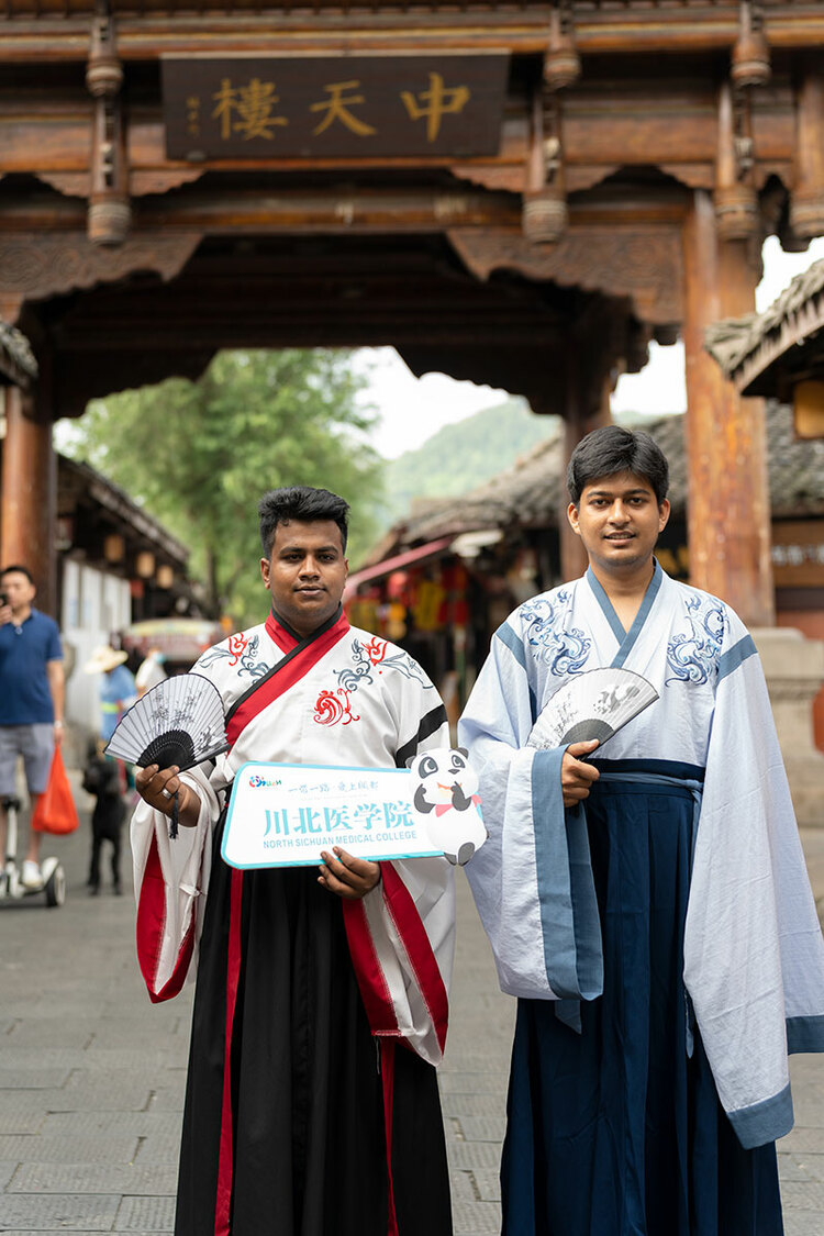 "Belt and Road · In Love with the Capital of Silk" | Silk Road Youths in Hanfu Experience the Millennium History and Culture of Langzhong Ancient City_fororder_图片8