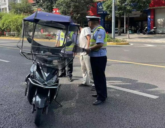 【原創】重慶永川警方持續整治兩輪電動車違法行為_fororder_微信圖片_20220712115845